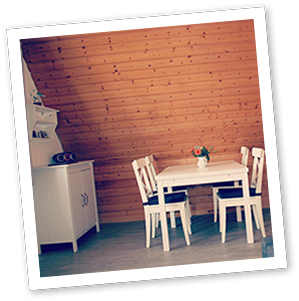 … Esstisch für 4 Personen …